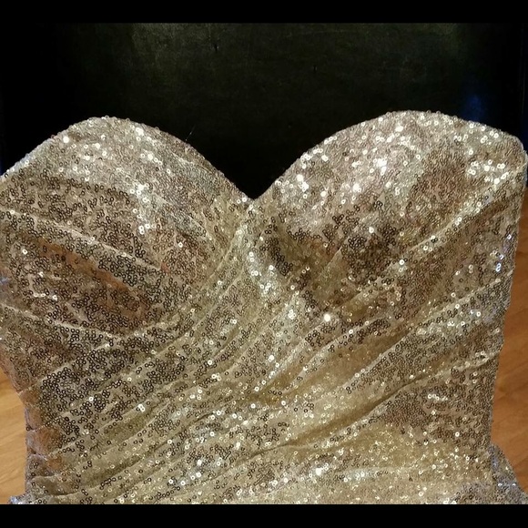 Gold dress - Picture 3 of 4